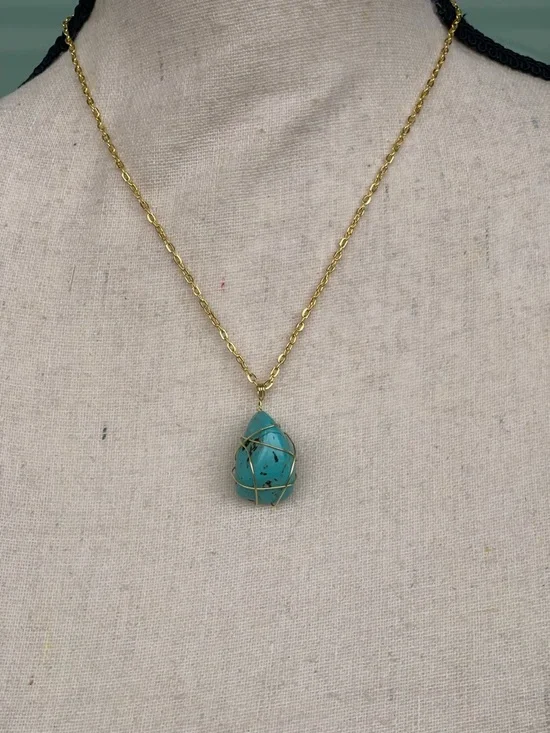 Simulated Turquoise Wire Wrapped Necklace Gold Tone - Picture 3 of 4